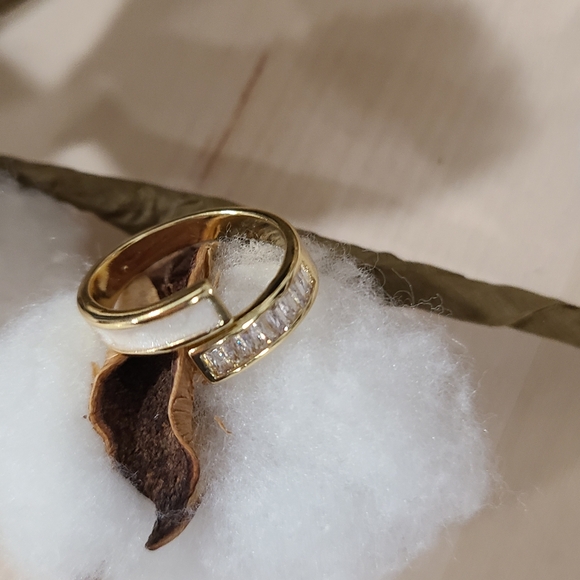 🎉🎉NEW🎉🎉 GORGEOUS!! Adjustable White Enamel And CZ Baguettes Claw Ring - Picture 13 of 16